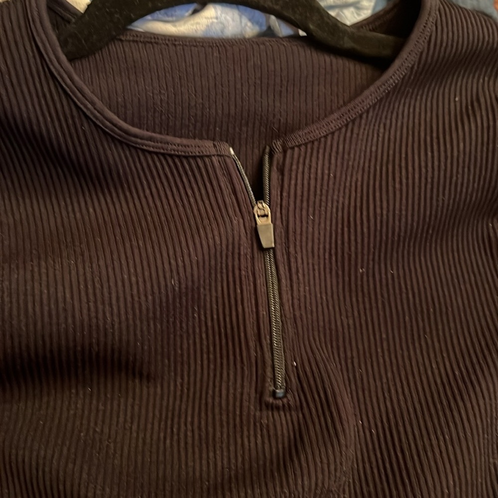 Astoria Activewear Top size Small - Picture 3 of 5